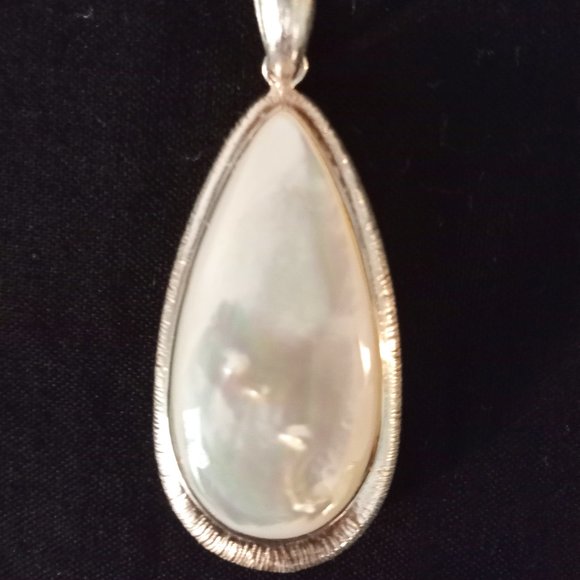 Jewelry - Vintage Mother of Pearl Devotional Pendant